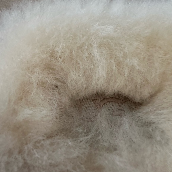 Cozy ivory Fuzzy Slippers - Picture 3 of 5